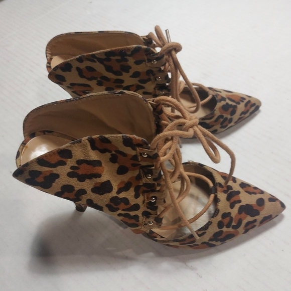 Breckelles Animal Print Woman's Pointed Toe Slip-on Heels Size 8.5M - Picture 13 of 13